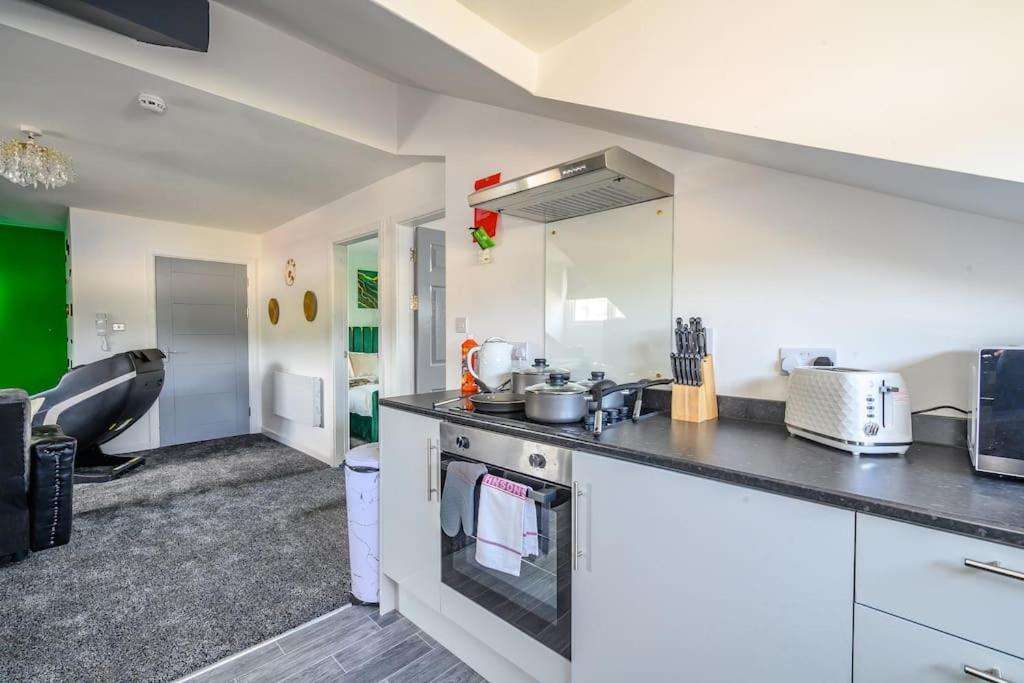 -3f421- For Your Relaxed, Cosy Stay, Free Parking Batley