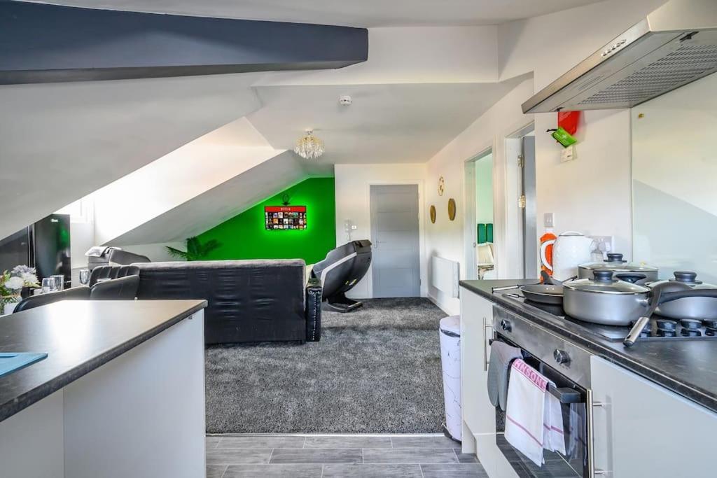 -3f421- For Your Relaxed, Cosy Stay, Free Parking Apartment Batley
